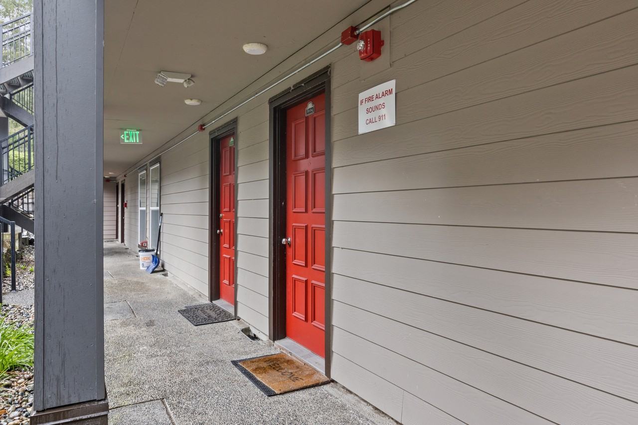 9517 Ne 180th St Apt B104 #B104 - Photo 3 of 20