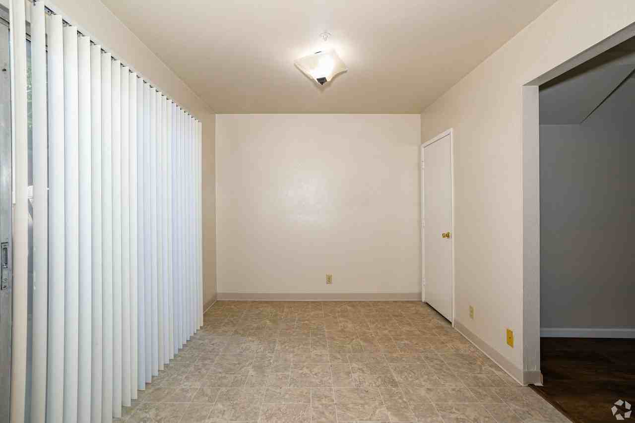 AMG Townhomes - Photo 6 of 12