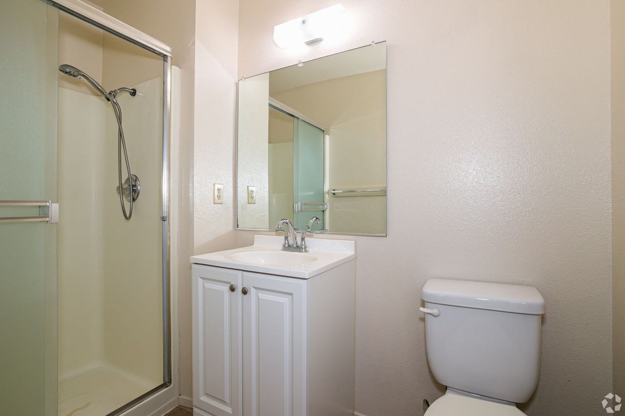 AMG Townhomes - Photo 5 of 11