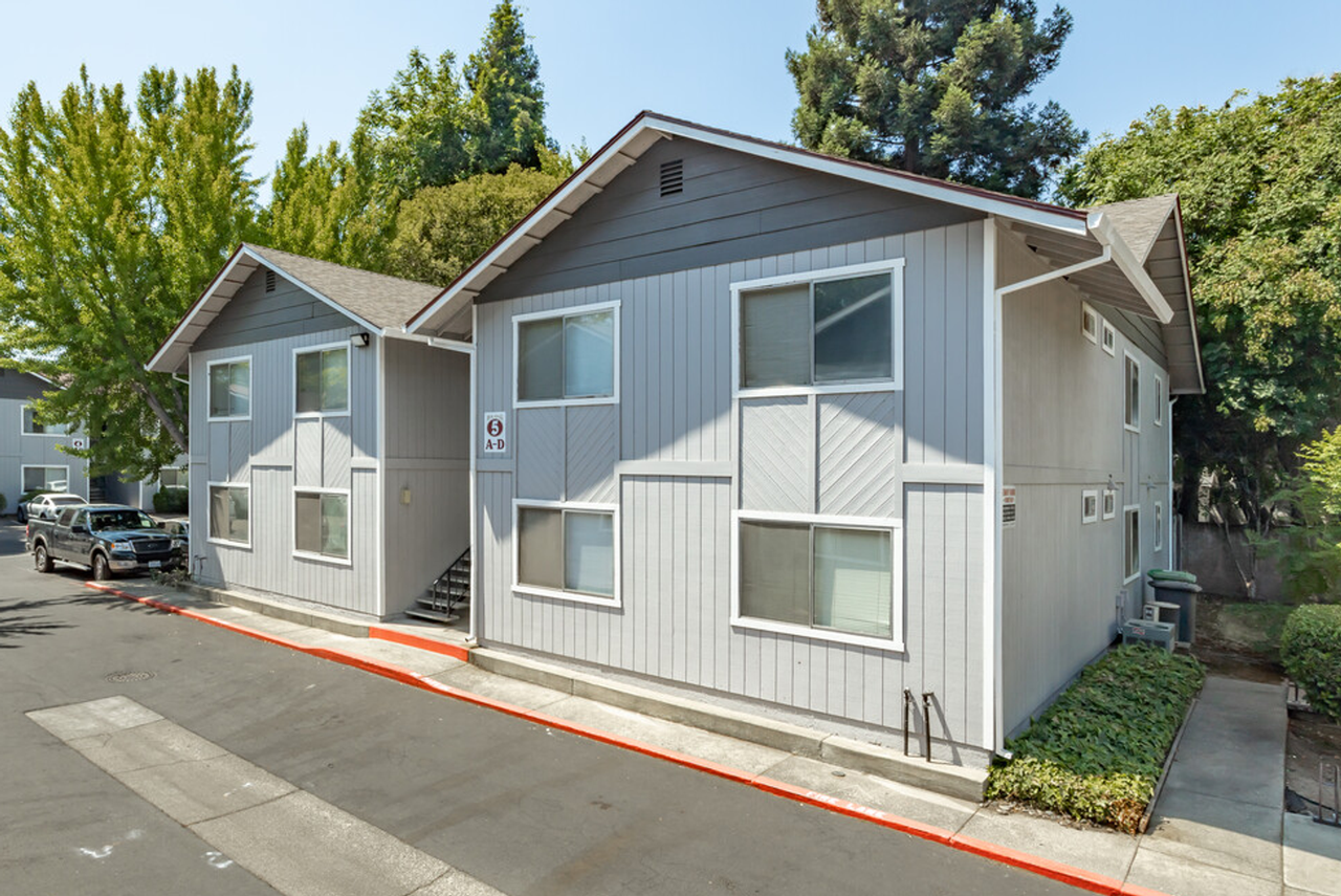 Redwood Glen Apartments - Photo 2 of 25