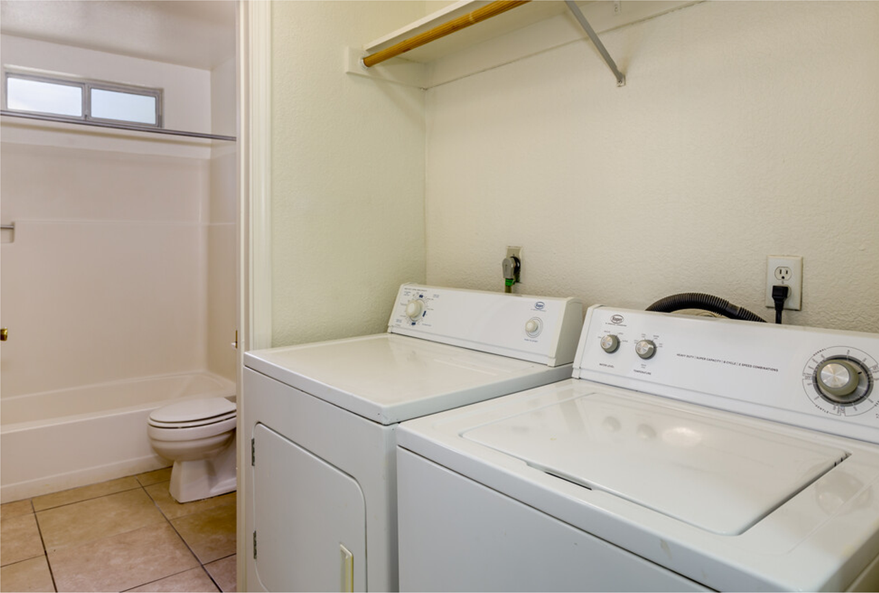 Redwood Glen Apartments - Photo 5 of 25