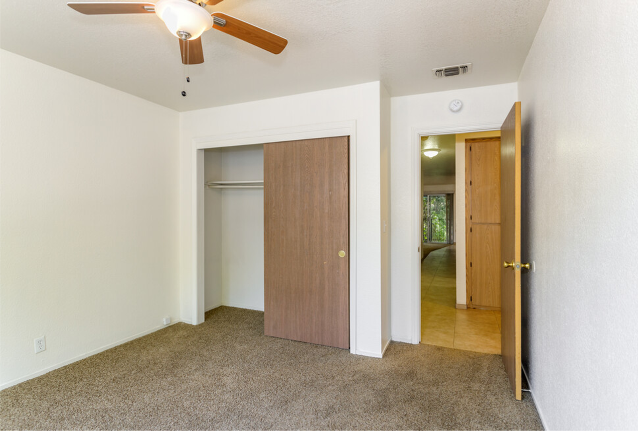 Redwood Glen Apartments - Photo 6 of 25