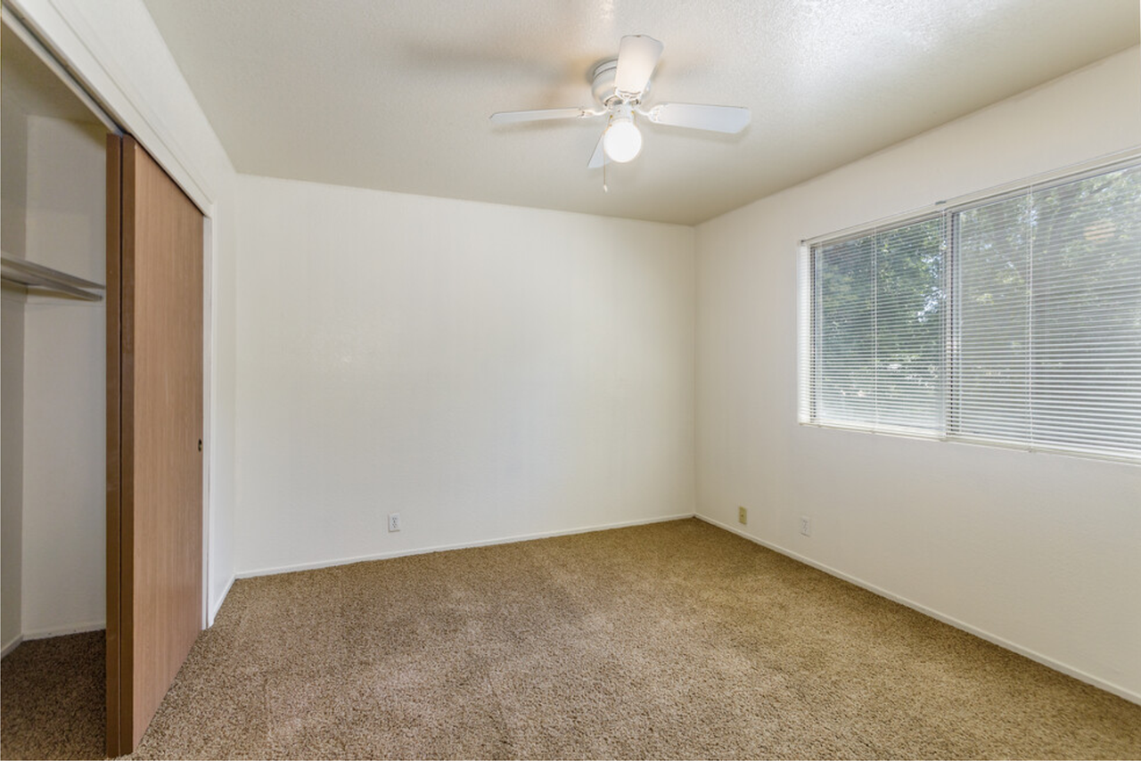 Redwood Glen Apartments - Photo 7 of 25