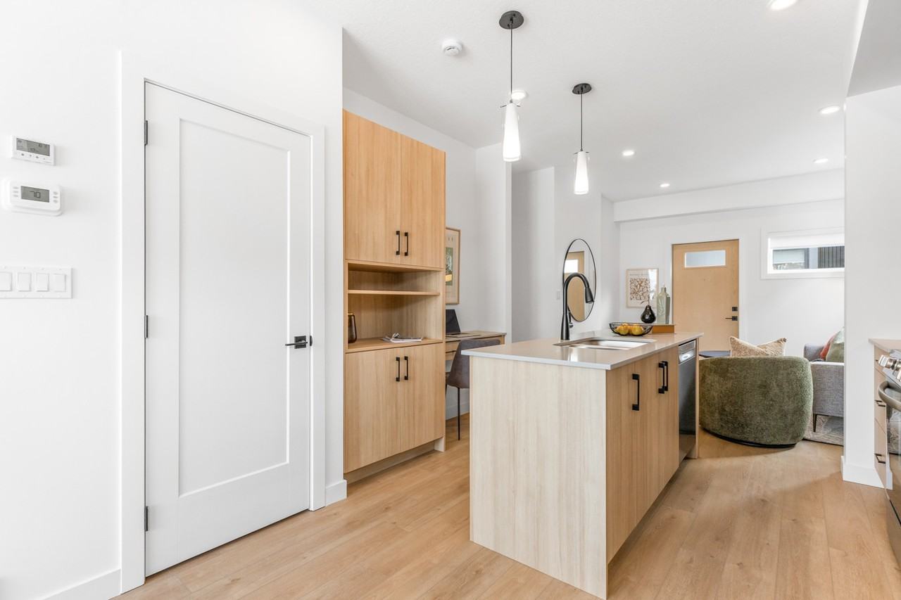 9817 153 St Nw - Photo 3 of 42