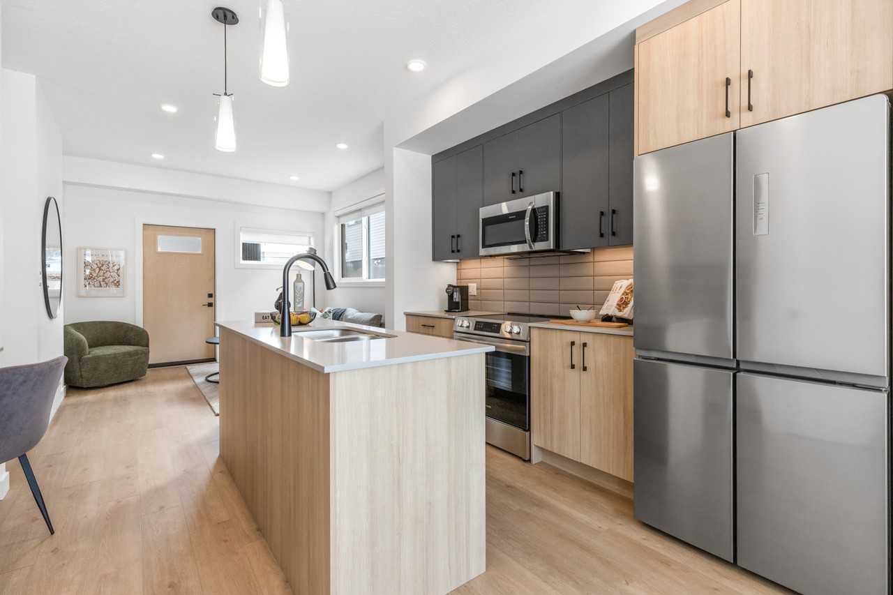 9817 153 St Nw - Photo 4 of 42