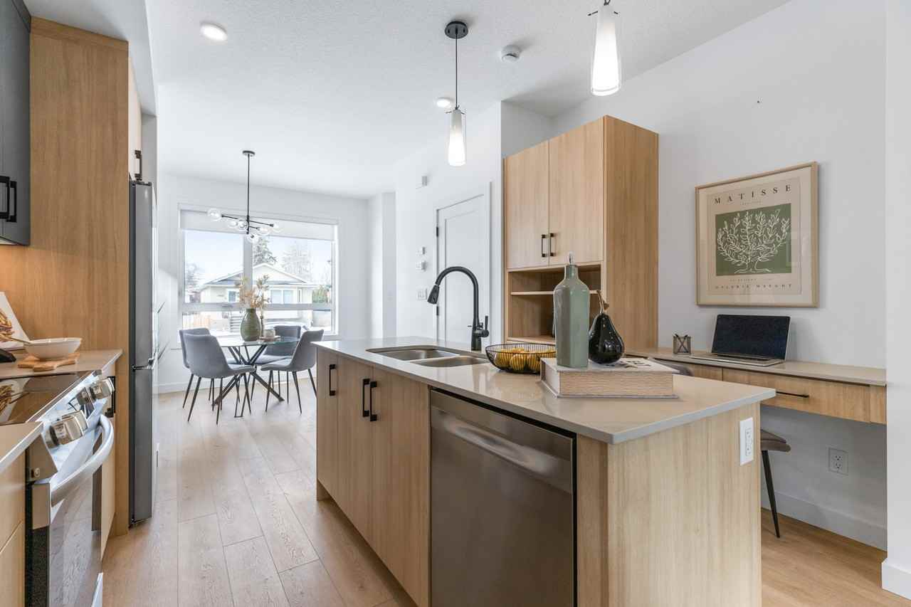 9817 153 St Nw - Photo 7 of 42