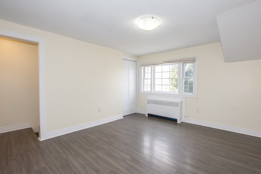 139 Oakdale Ave - Photo 4 of 15