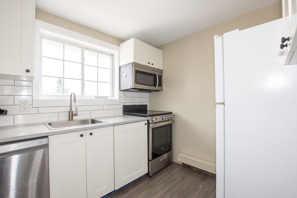 139 Oakdale Ave - Photo 7 of 15