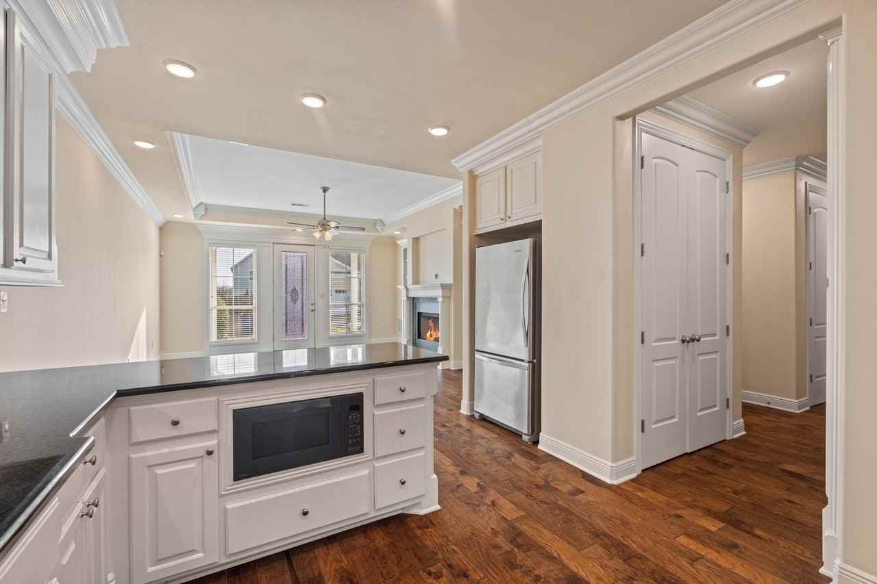 17 Jeffrey Way #17 - Photo 7 of 33