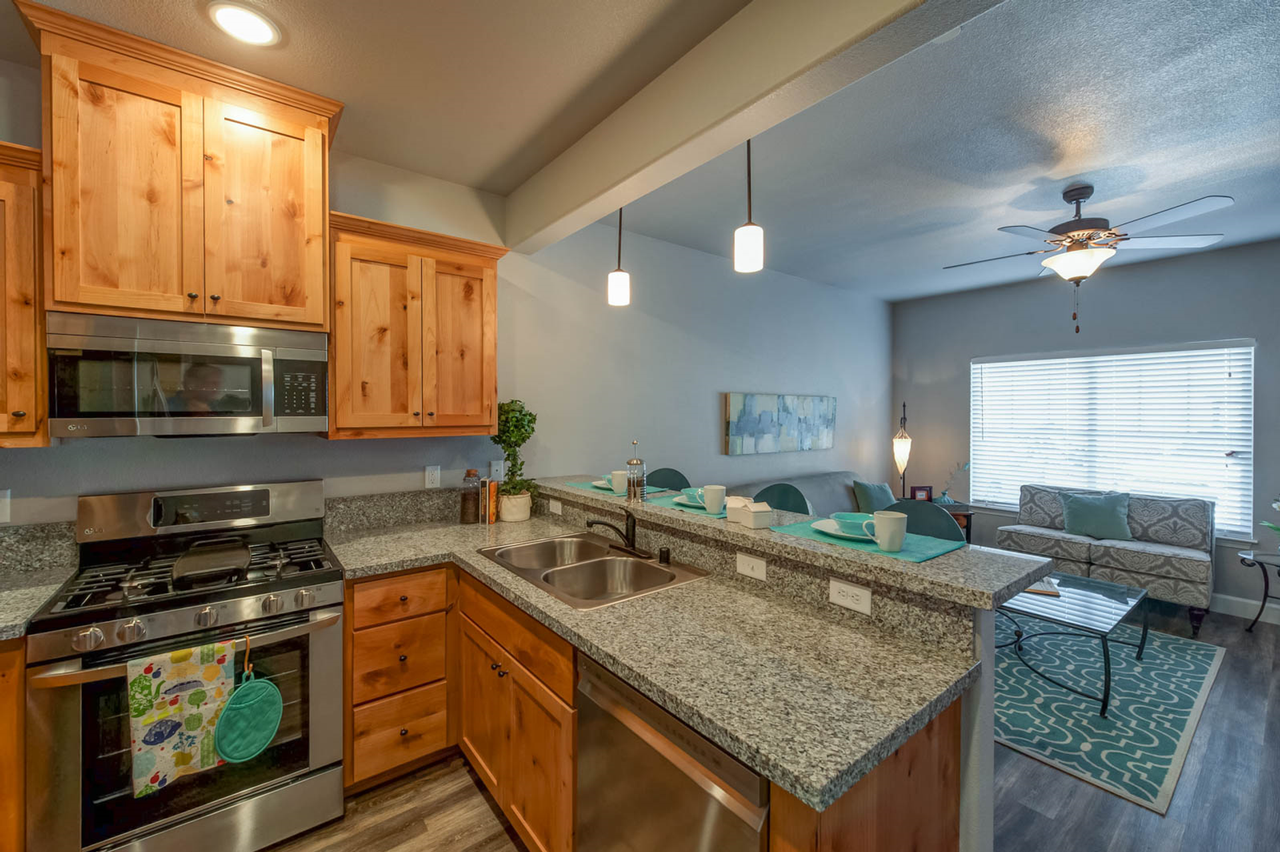 Midtown 557 - Photo 5 of 13