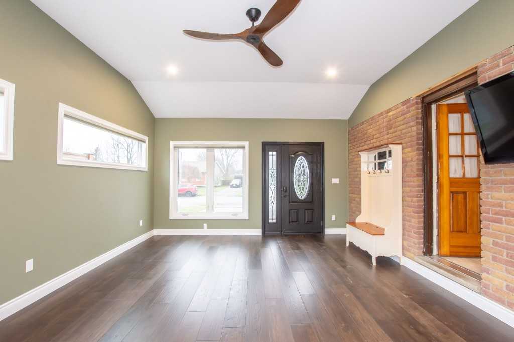 66 Mccrae Dr - Photo 4 of 16