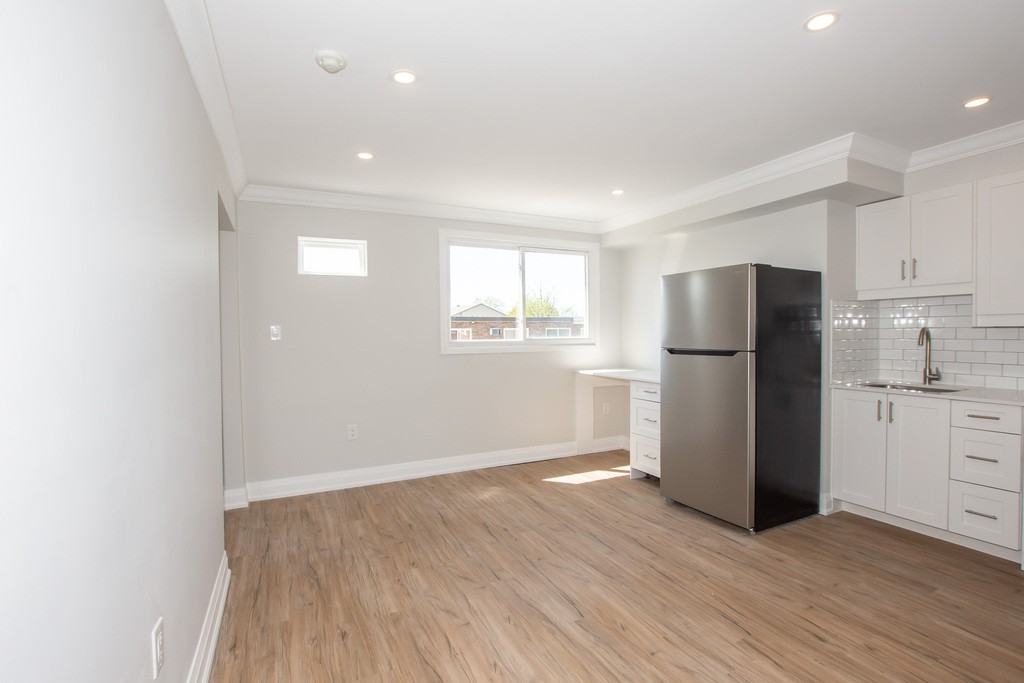 81 Empire St - Photo 2 of 11