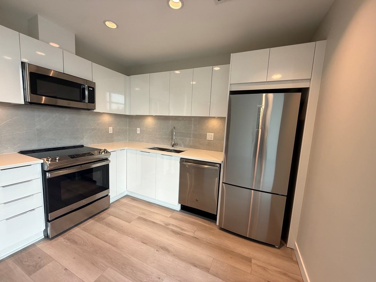 1180 Westwood St - Photo 3 of 22