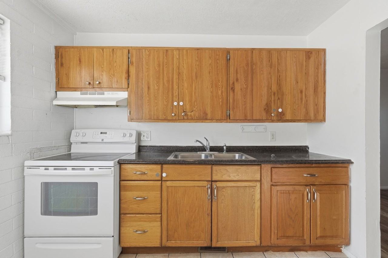 Eccles Avenue Apartments - Photo 3 of 17