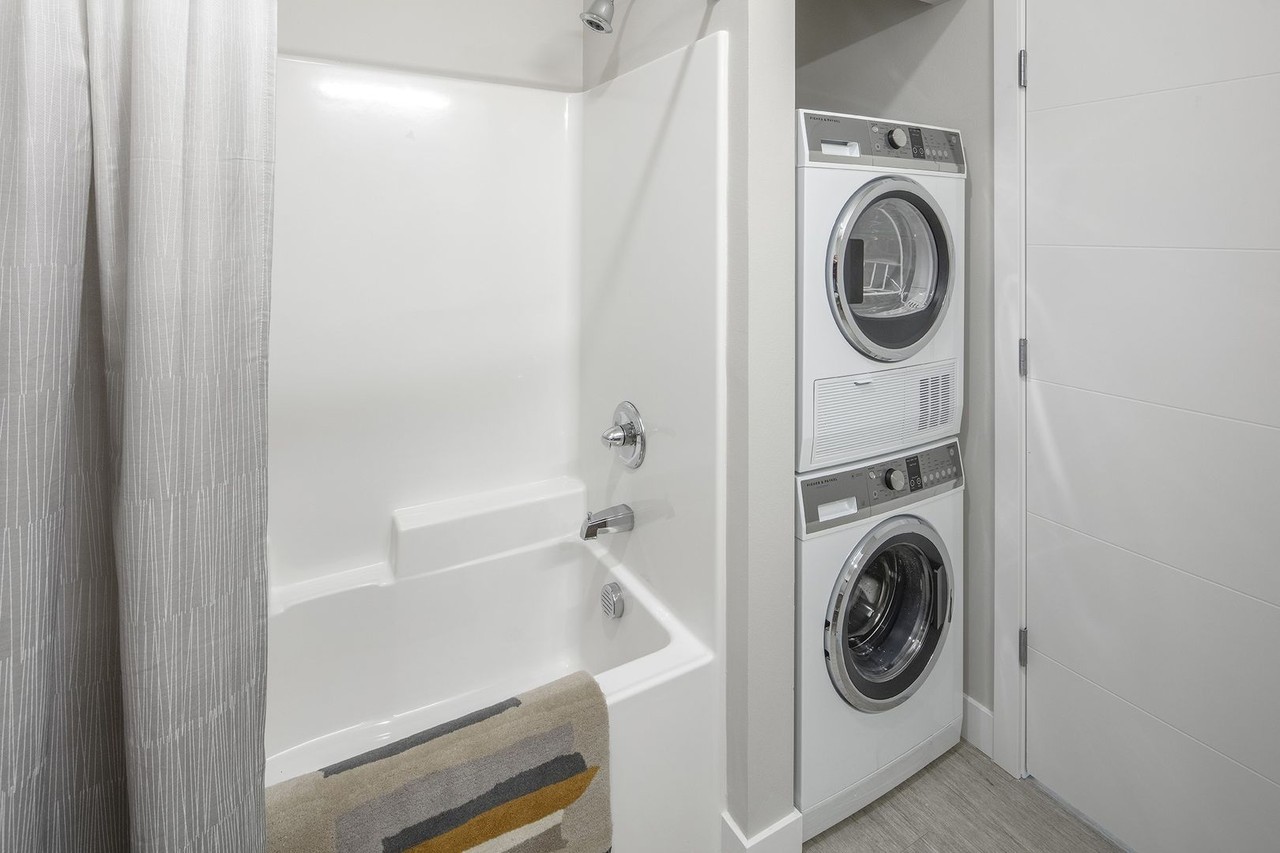 Division Terrace - Photo 4 of 16