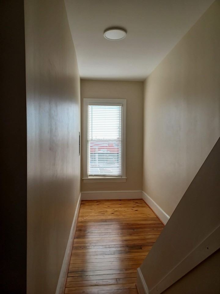 903 S Loudoun St #3 - Photo 4 of 15