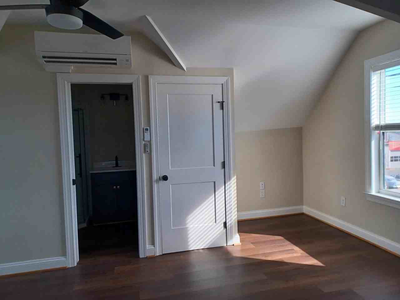 903 S Loudoun St #3 - Photo 6 of 15