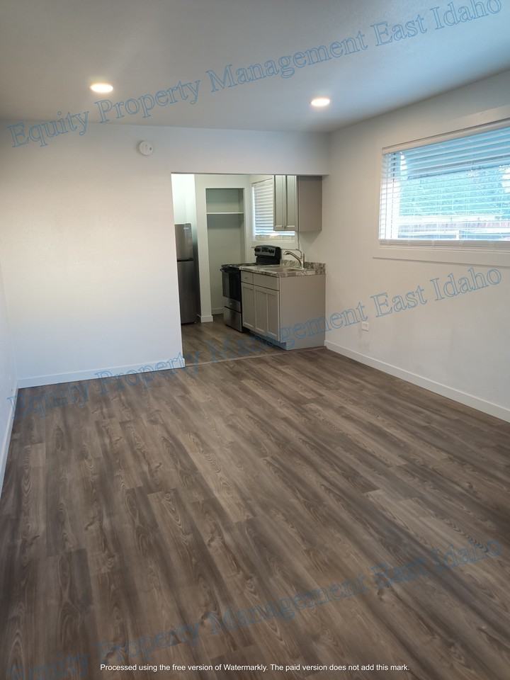 1335 S 5th Ave #405 - Photo 2 of 10