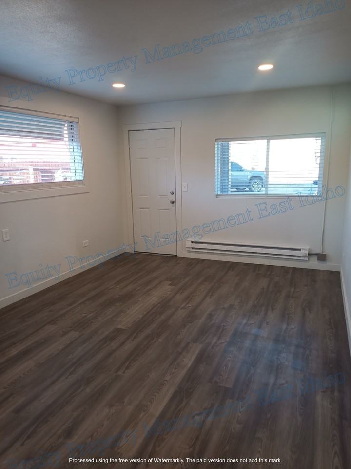1335 S 5th Ave #405 - Photo 3 of 10