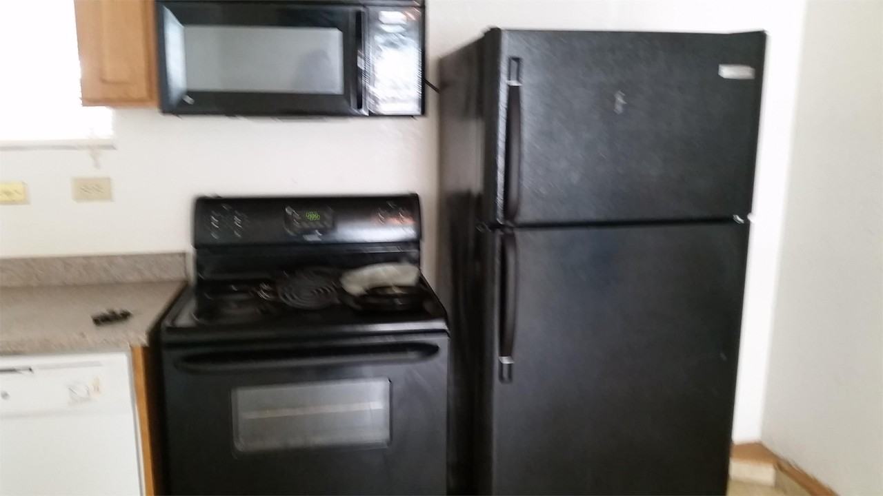 3213 Center Street NortheastUnit B #B - Photo 3 of 6