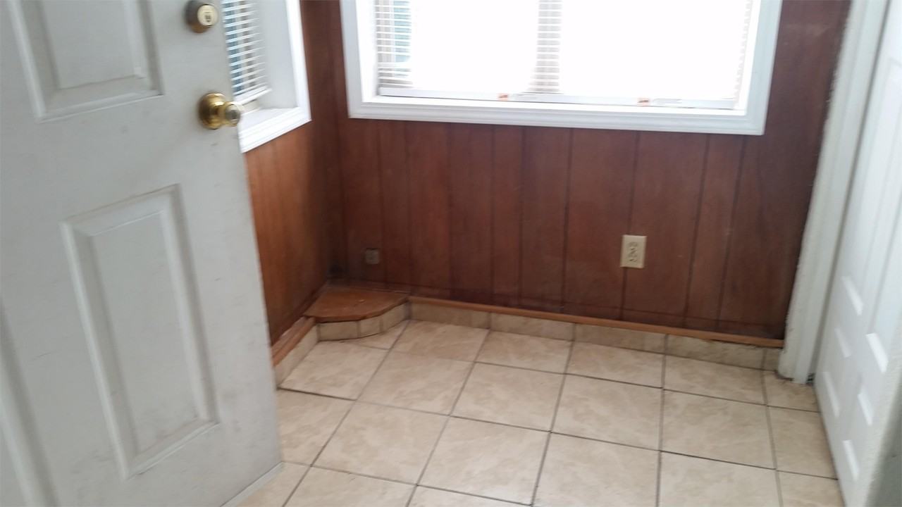 3213 Center Street NortheastUnit B #B - Photo 4 of 6