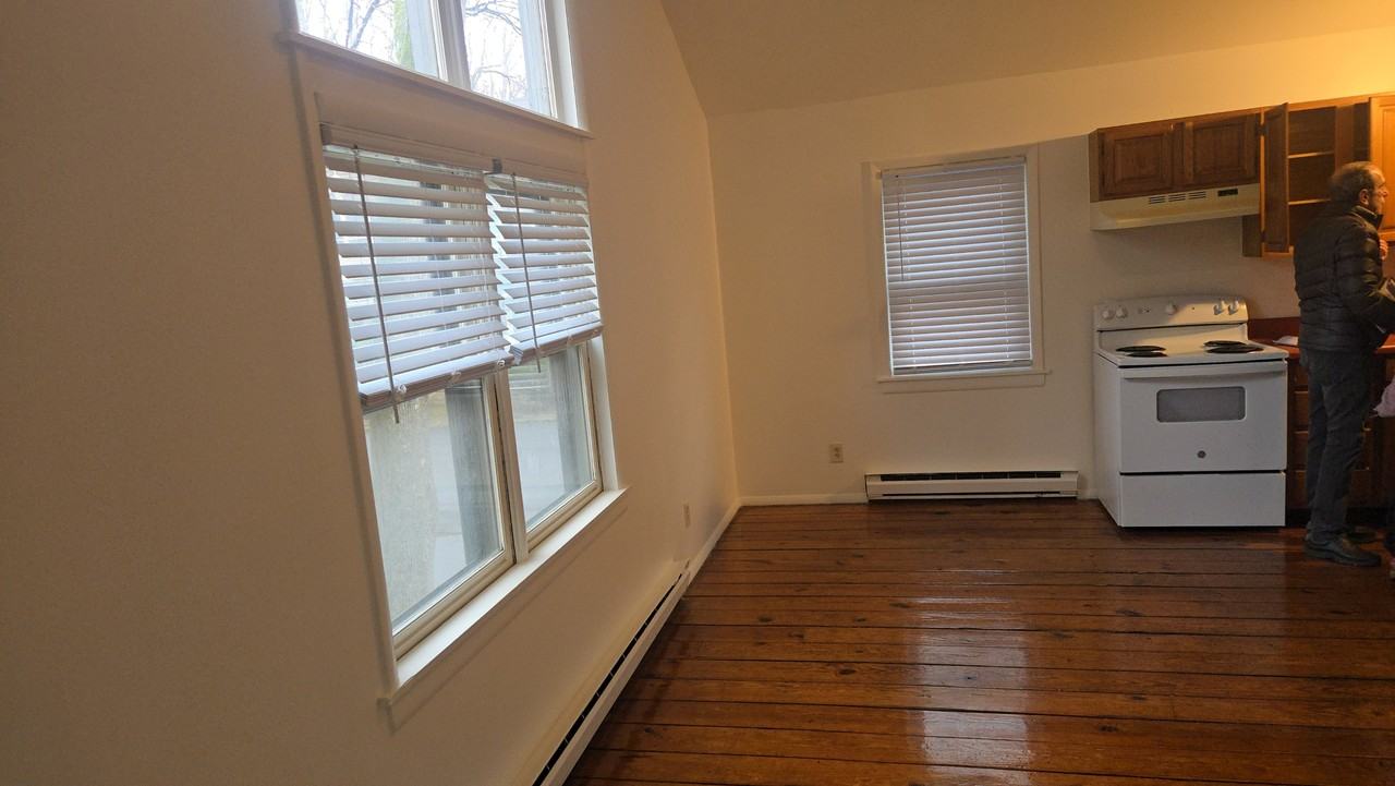 9 Suncrest Ct #9 - Photo 4 of 10