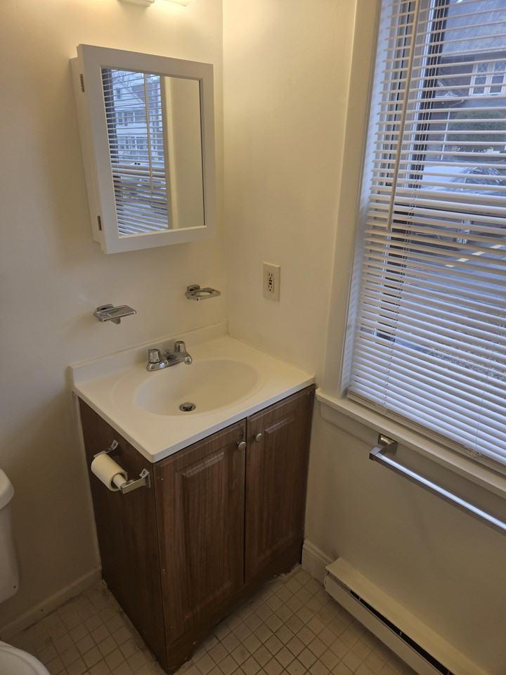 9 Suncrest Ct #9 - Photo 6 of 10