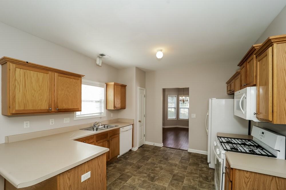 8131 Vincent Mill Dr - Photo 7 of 18