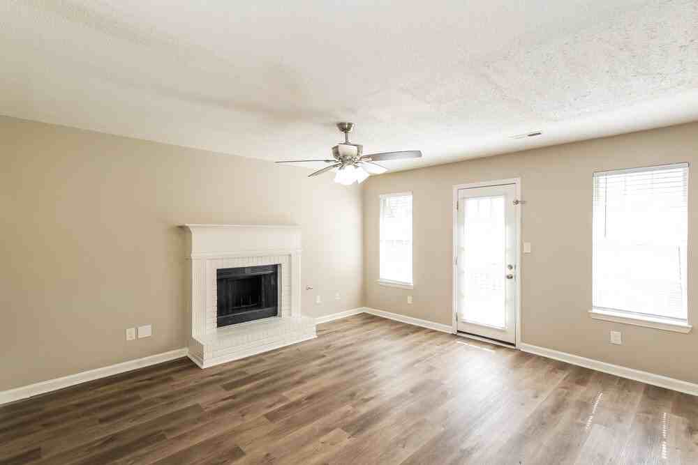 7605 Briar Crest Ct - Photo 4 of 17