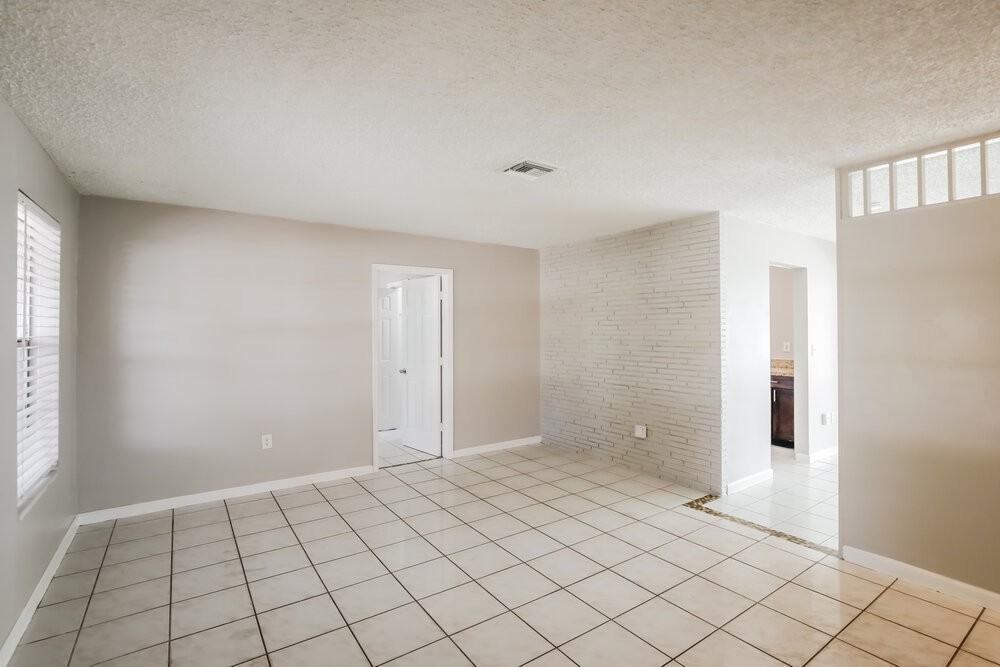 2643 Nassau Dr - Photo 3 of 16