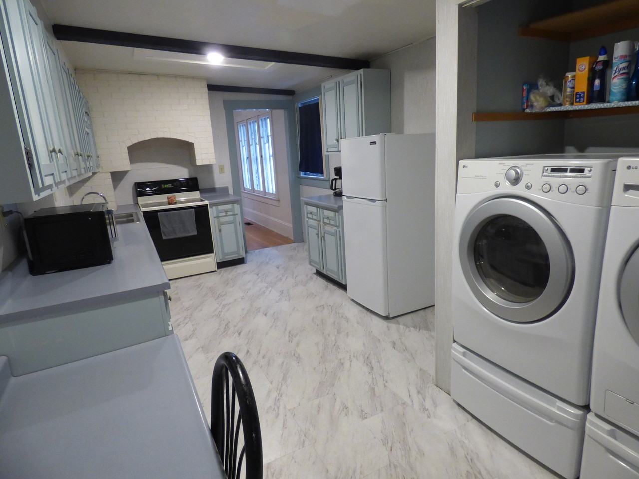 823 W Boulevard St #1 - Photo 2 of 9