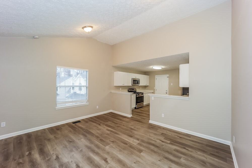 1076 Hidden Brook Trl - Photo 5 of 17