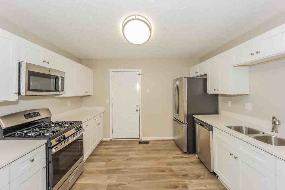 1076 Hidden Brook Trl - Photo 7 of 17