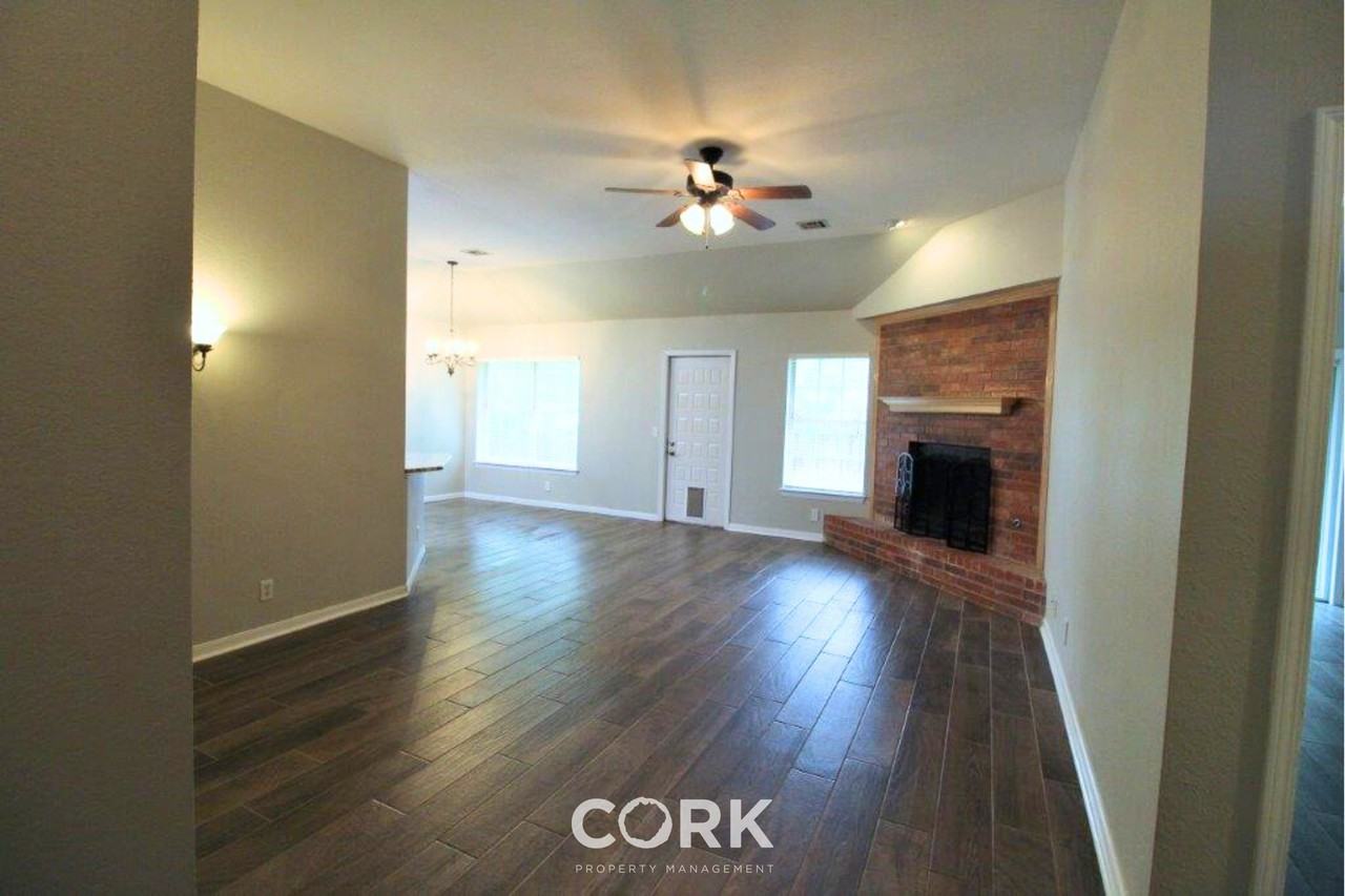 927 Castle Rd #1 - Photo 4 of 44