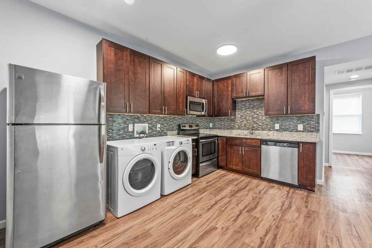 1500 Menard Apartments - Photo 3 of 24