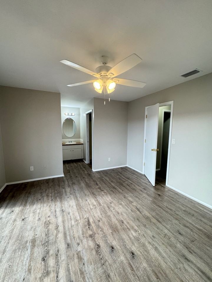 3325 Se 15th Pl #202 - Photo 4 of 10