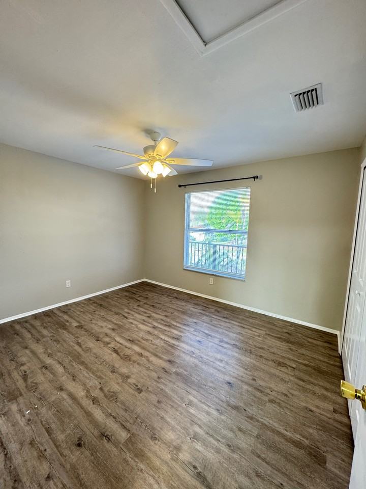 3325 Se 15th Pl #202 - Photo 7 of 10