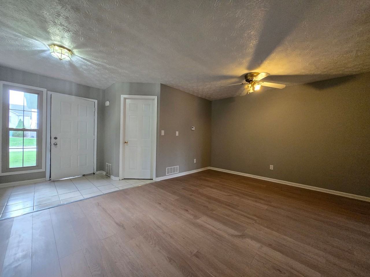 4335 Frontenac Dr - Photo 5 of 38