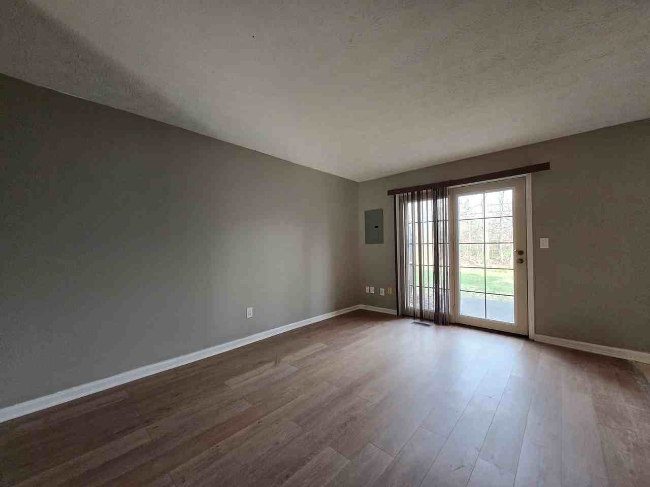 4335 Frontenac Dr - Photo 6 of 38