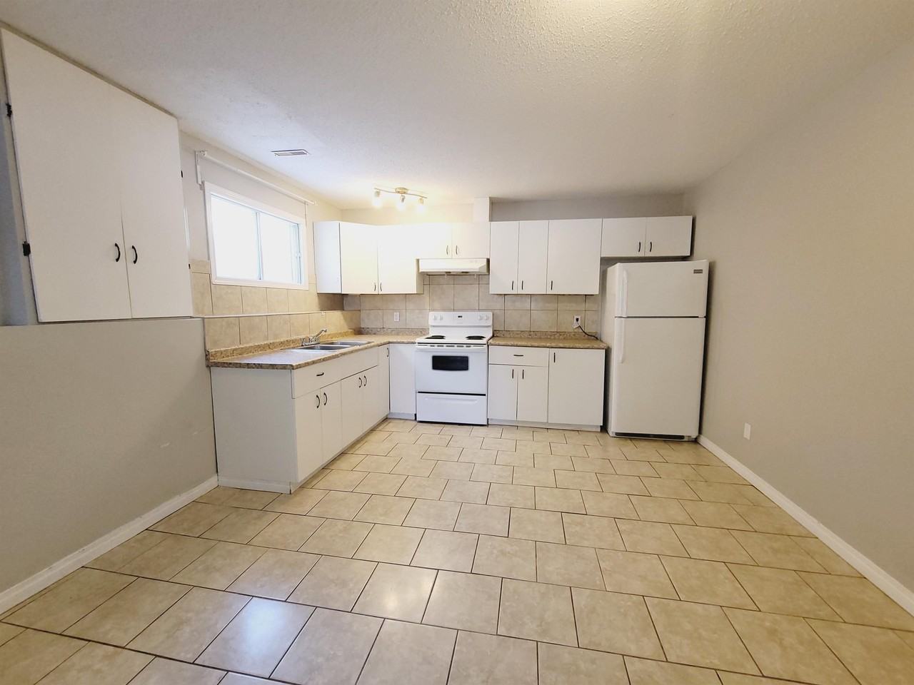 4227 32 Ave Nw Bsmt #BS - Photo 2 of 10