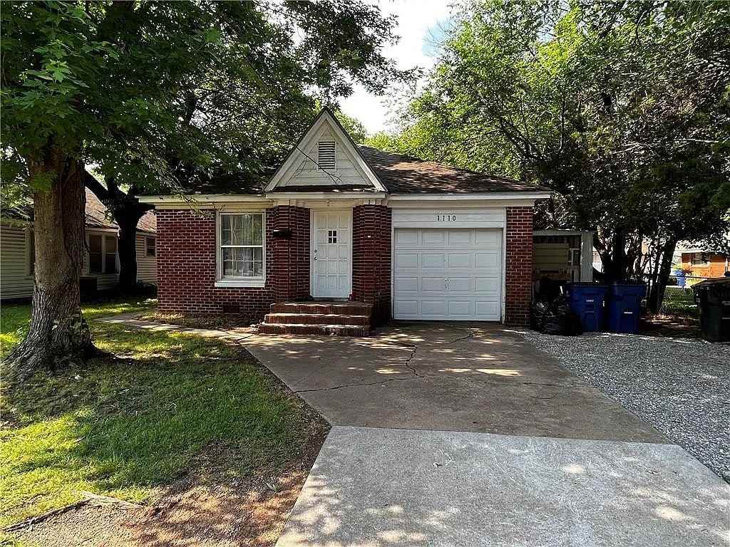 1110 W Elder Ave #1 - Photo 2 of 13