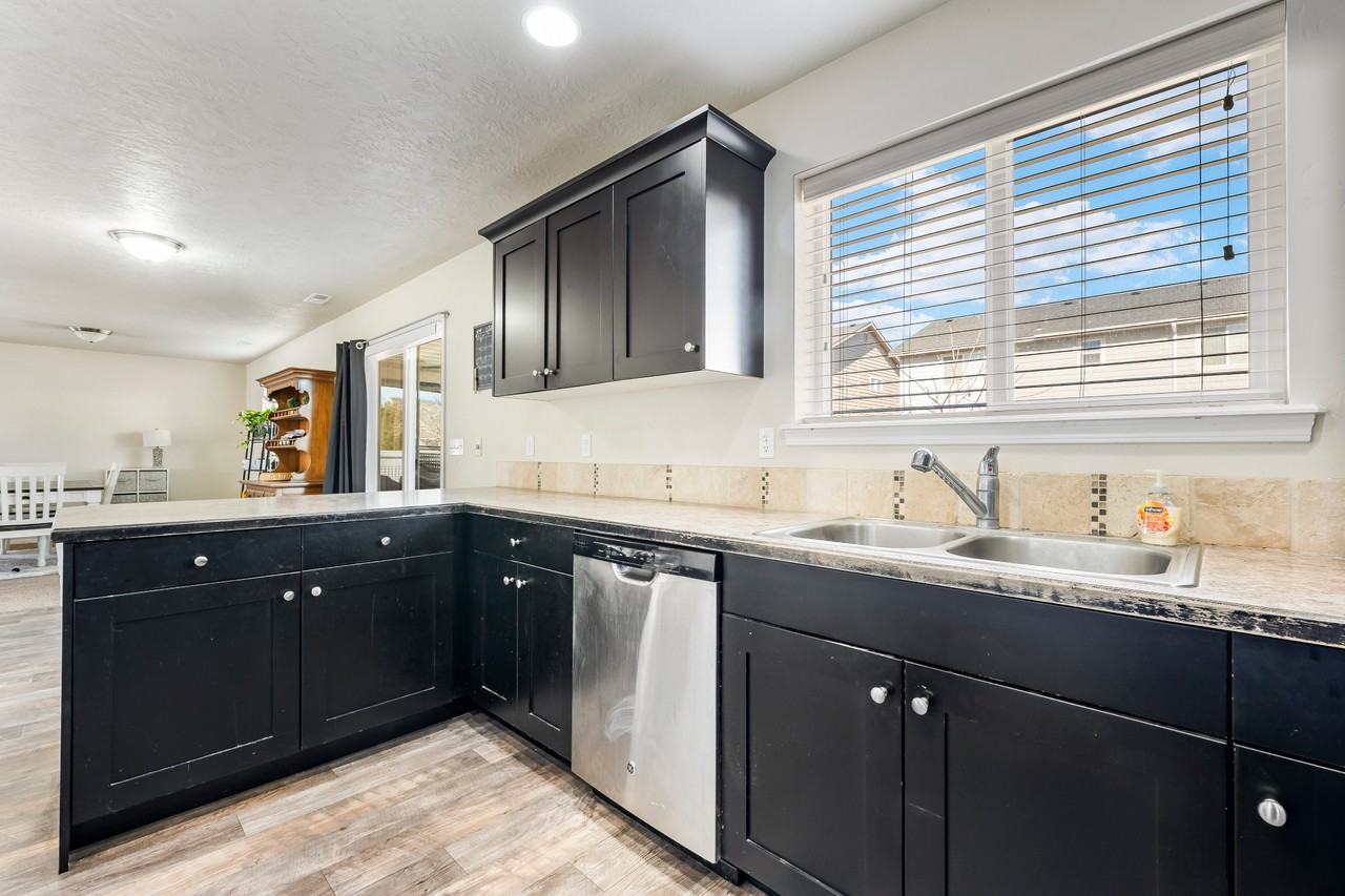 1860 E Adelaide Dr #1 - Photo 4 of 31