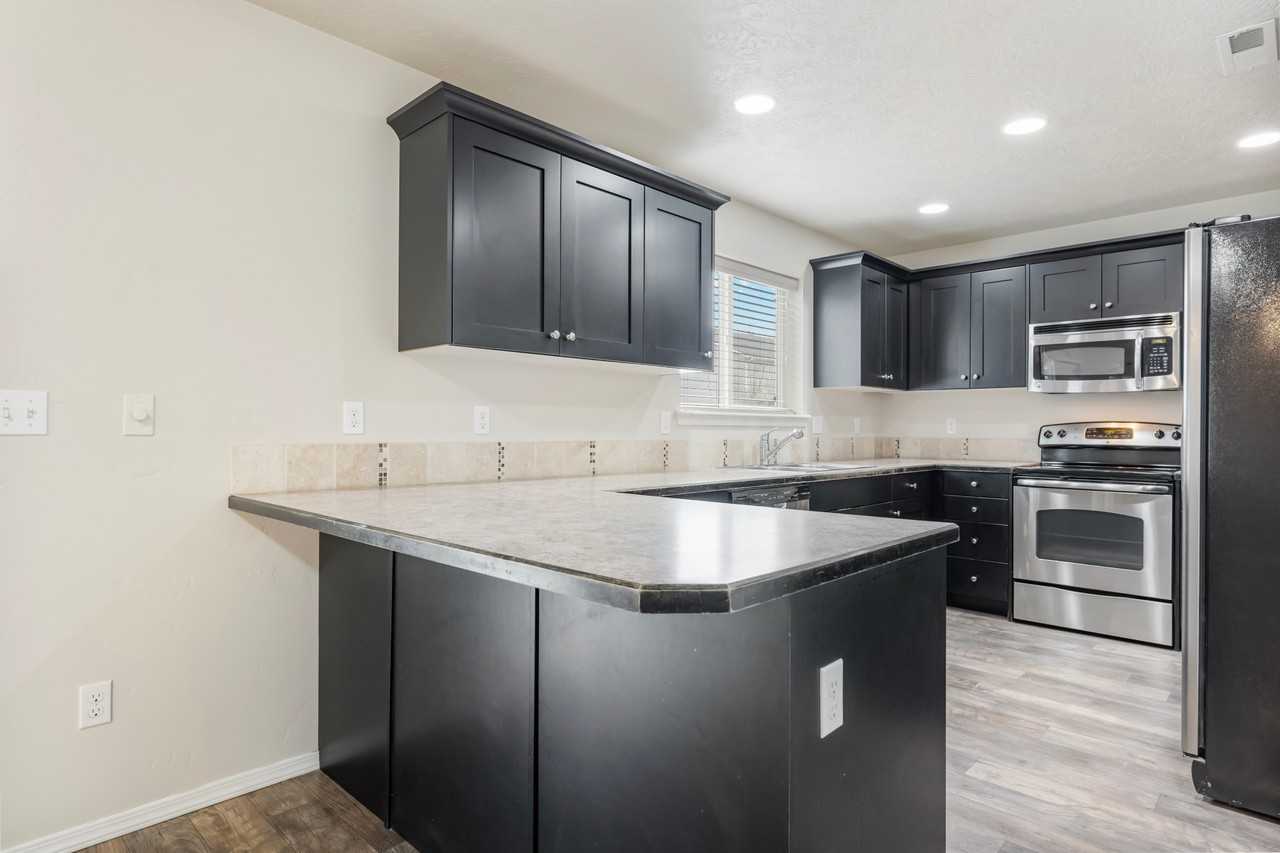 1860 E Adelaide Dr #1 - Photo 5 of 31