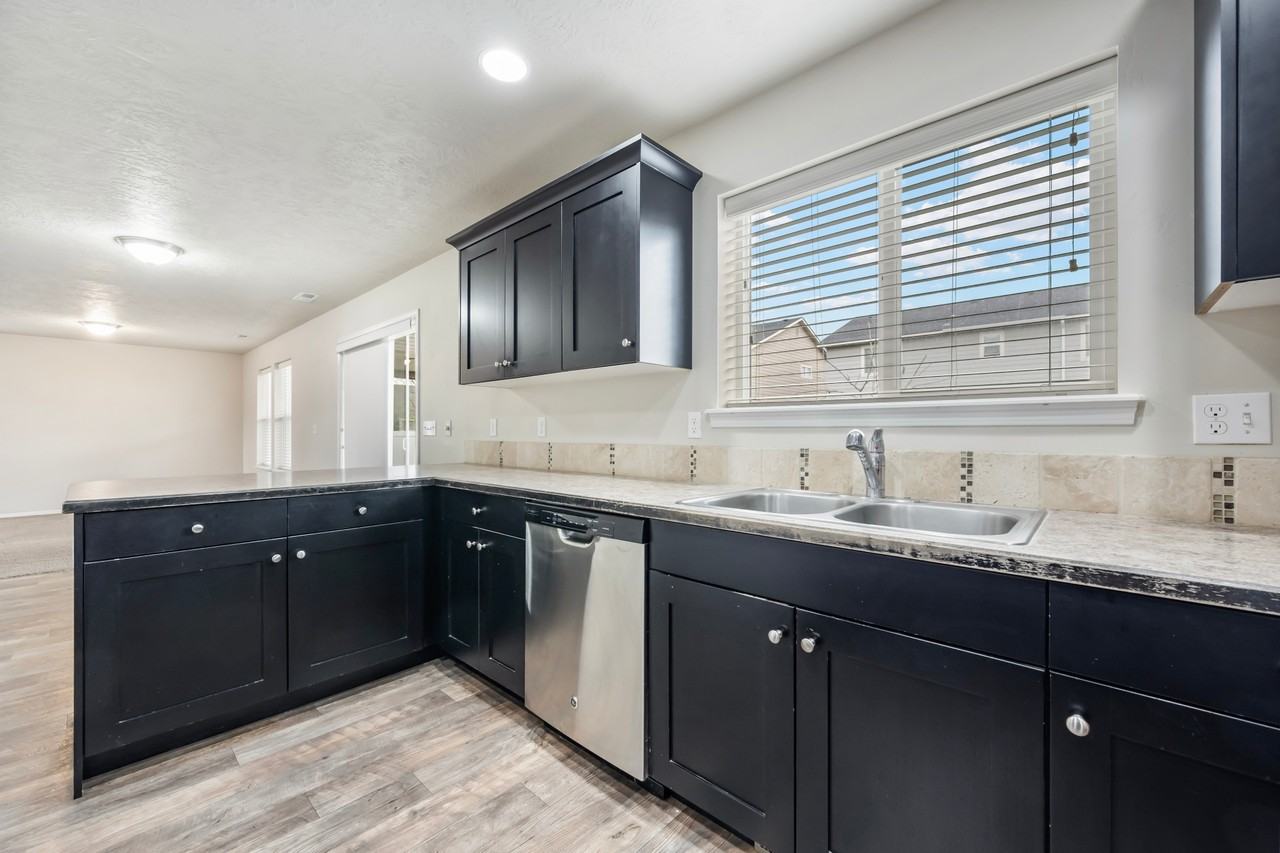 1860 E Adelaide Dr #1 - Photo 7 of 31