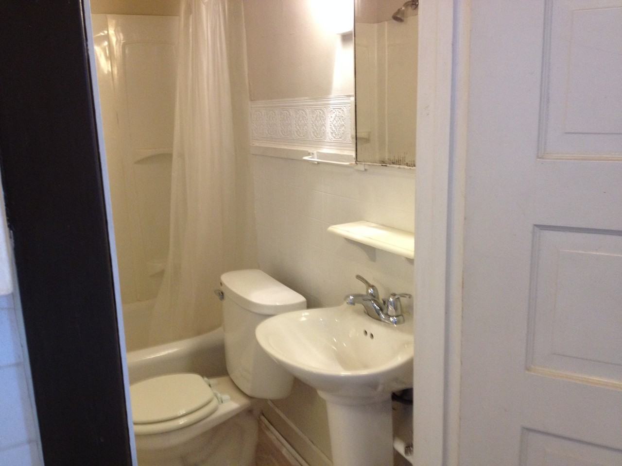 4904 Davenport Street #1 - Photo 5 of 11