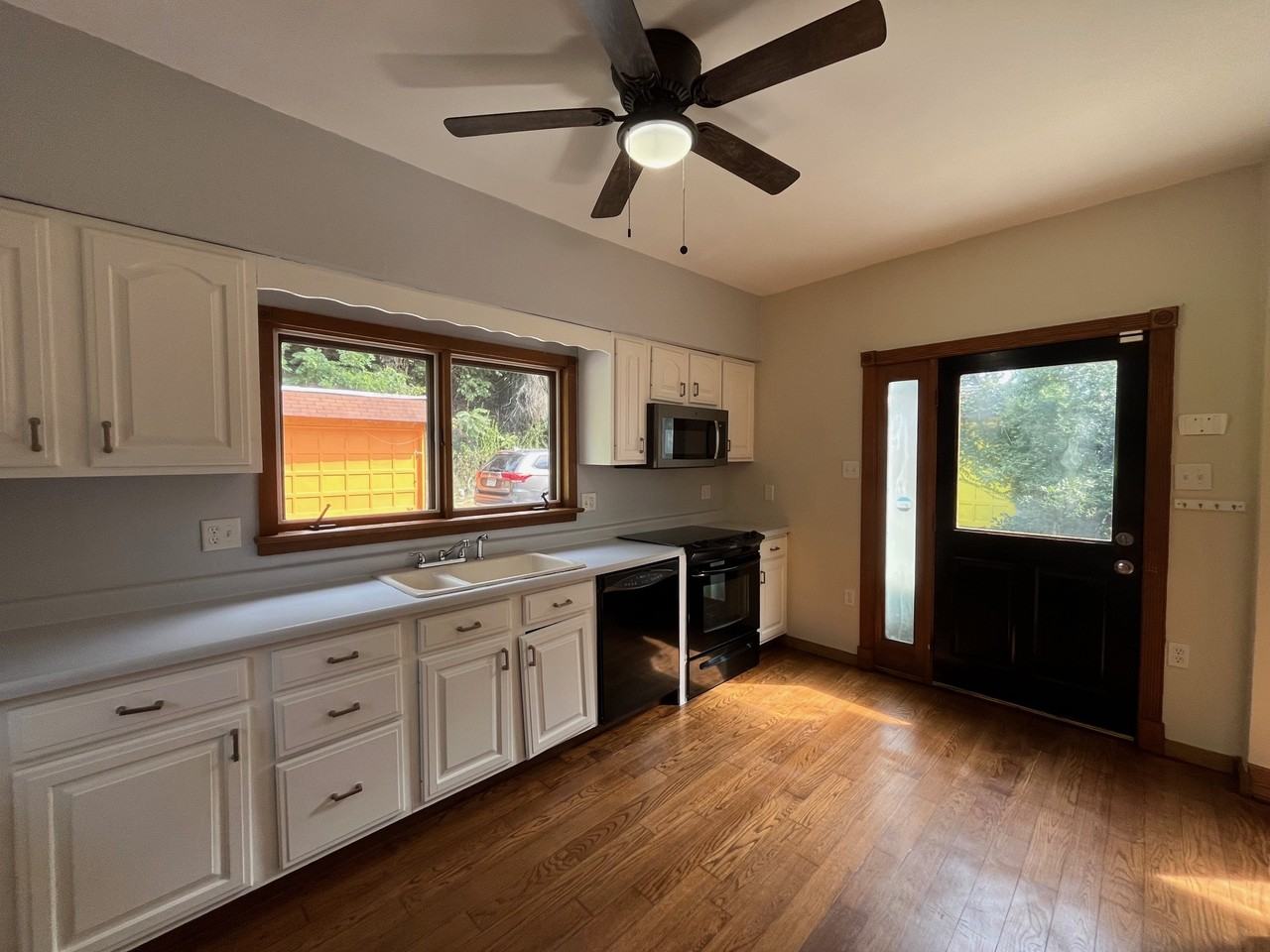 1816 Buena Vista St #1 - Photo 3 of 43