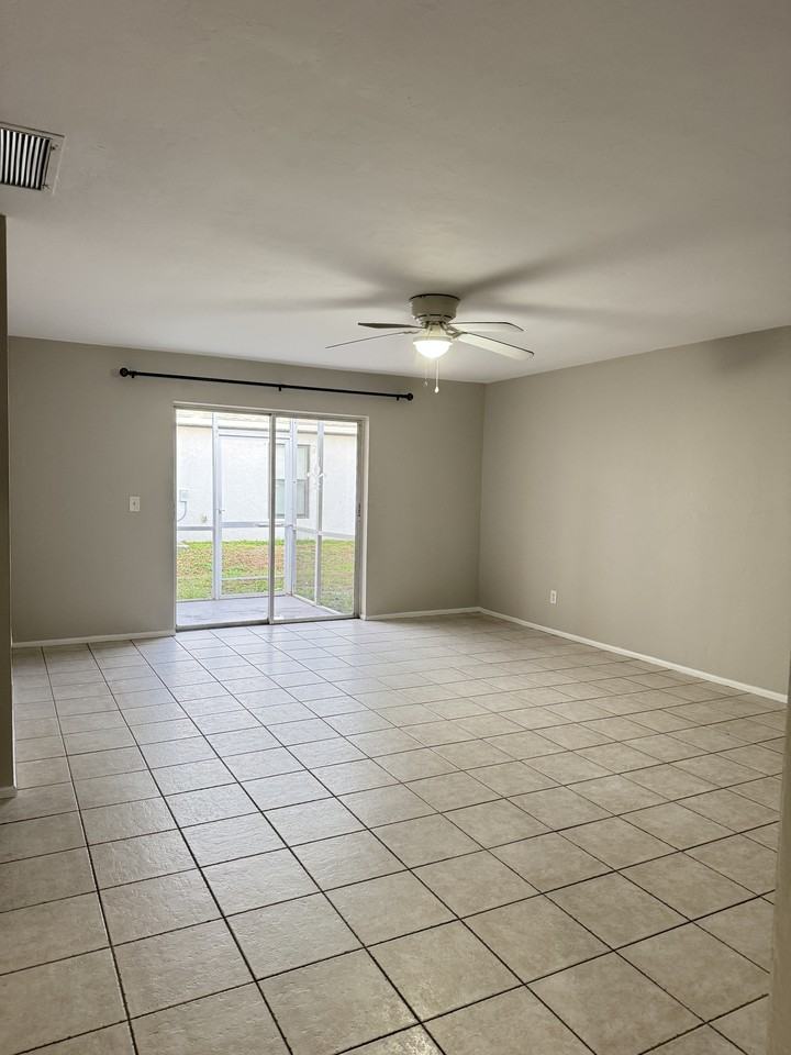 533 SE 6th Ter 1-4 (ZFI) - 2 #2 - Photo 3 of 10