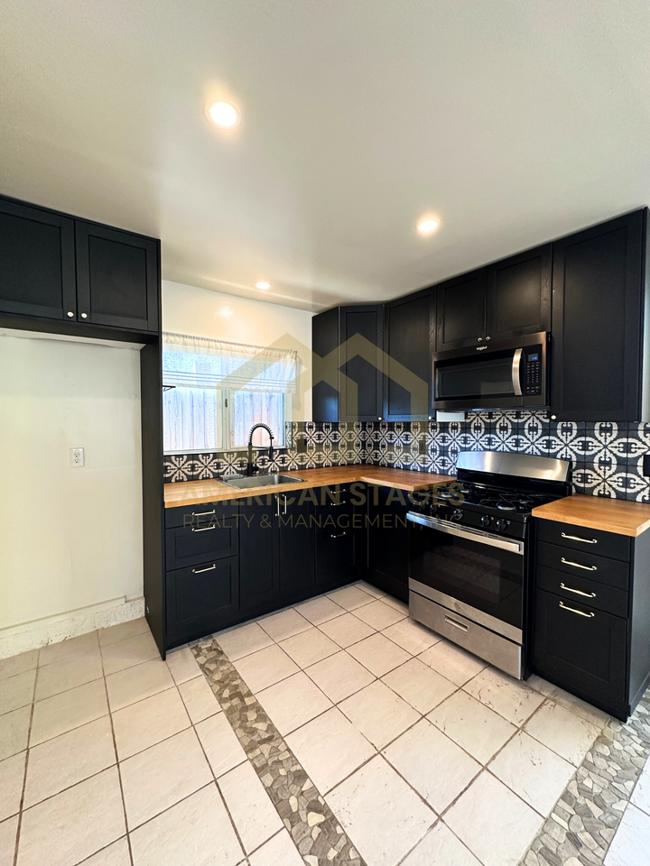 5115 Dawn Ln #B - Photo 2 of 10