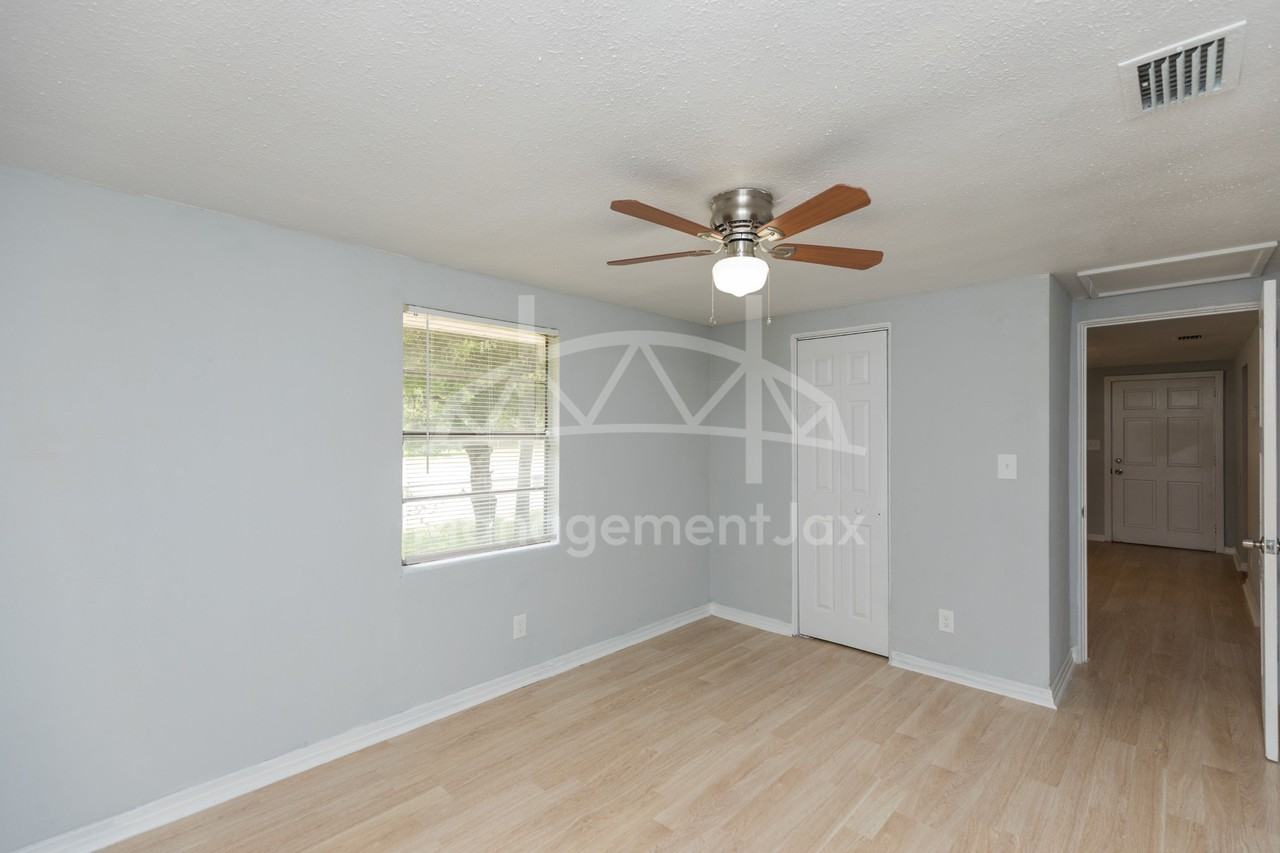 3303 Jones St #1 - Photo 4 of 11