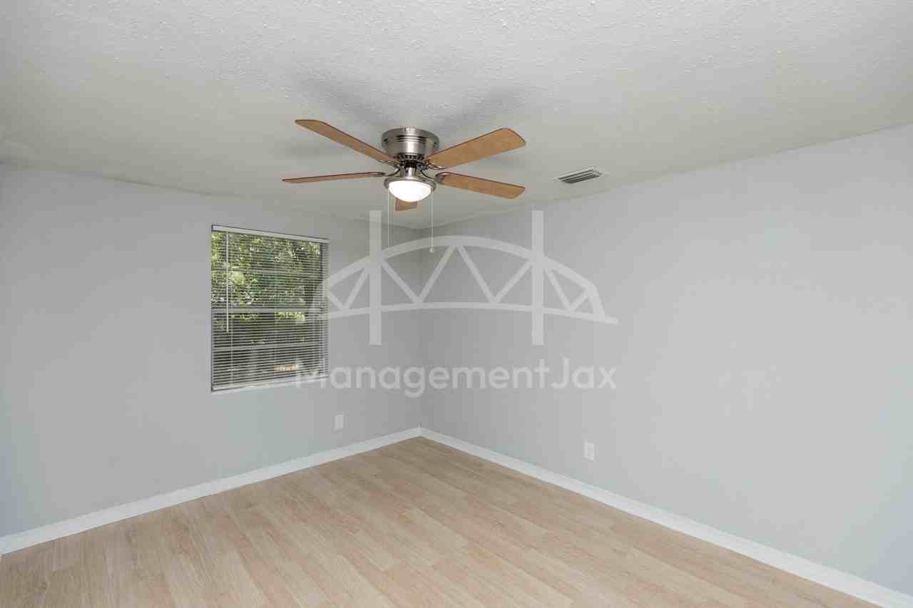 3303 Jones St #1 - Photo 5 of 11